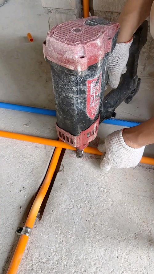家装水电安装现场 水管大弯施工，整整齐齐才是硬道理